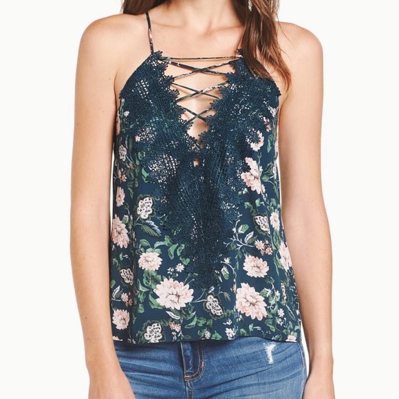 NWT Wayf Posie Lace Strappy Criss-Cross Camisole - Picture 2 of 7